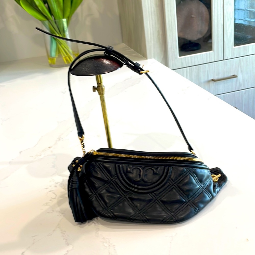Tory Burch cross body/Fanny. Black Gold metal